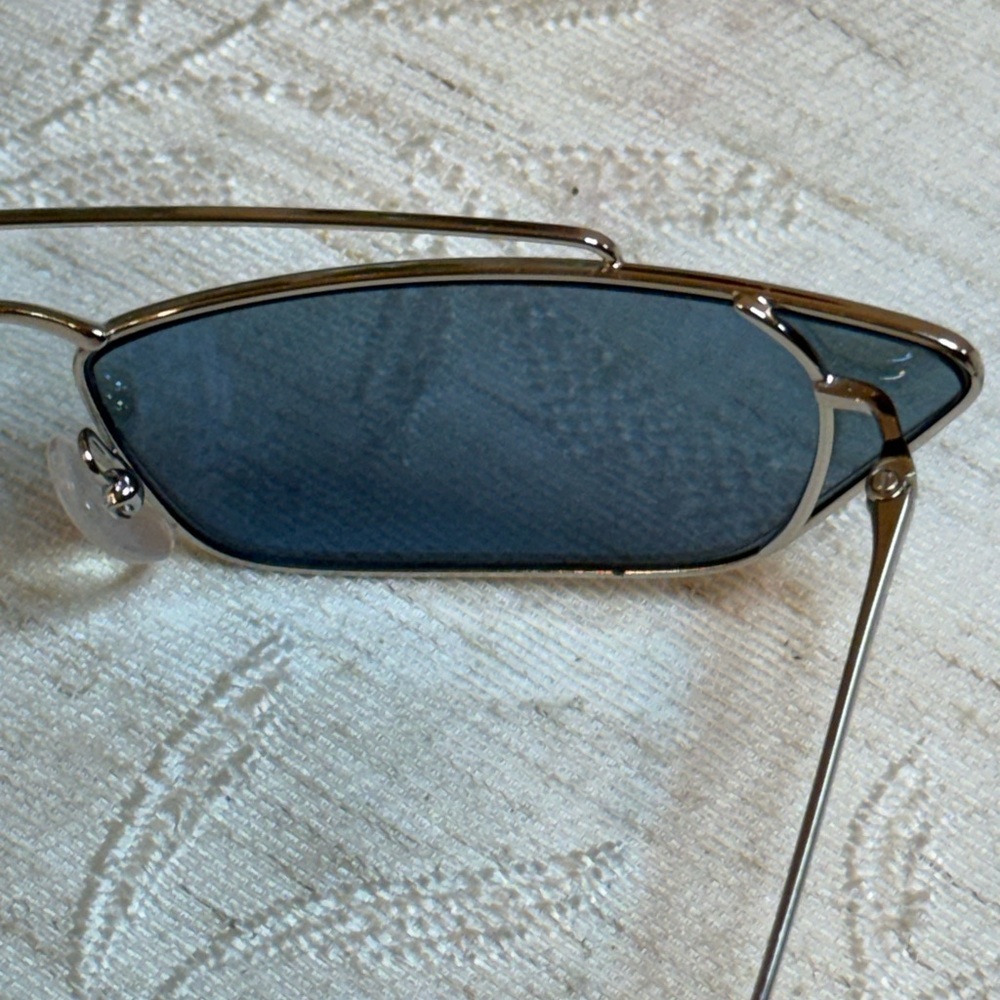 Vtg. Prada Y2K Narrow Blue Cat-Eye Sunglasses‎ Silver Frame Authenticated SPR64U - Picture 7 of 14